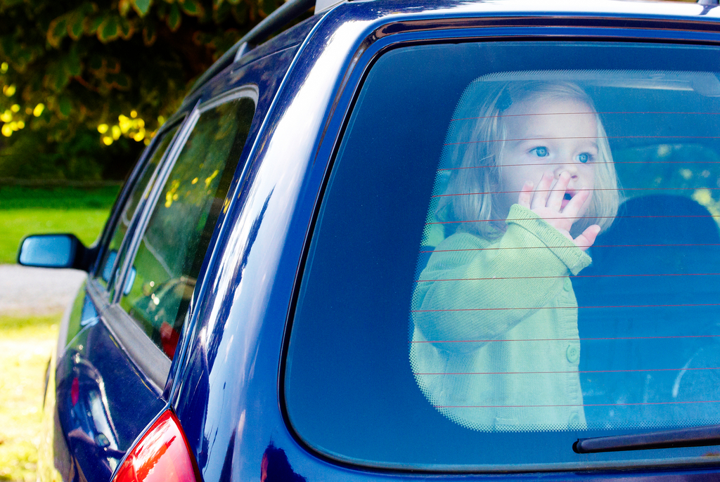 Miért felejtik benne a szülők a gyereket a forró autóban?