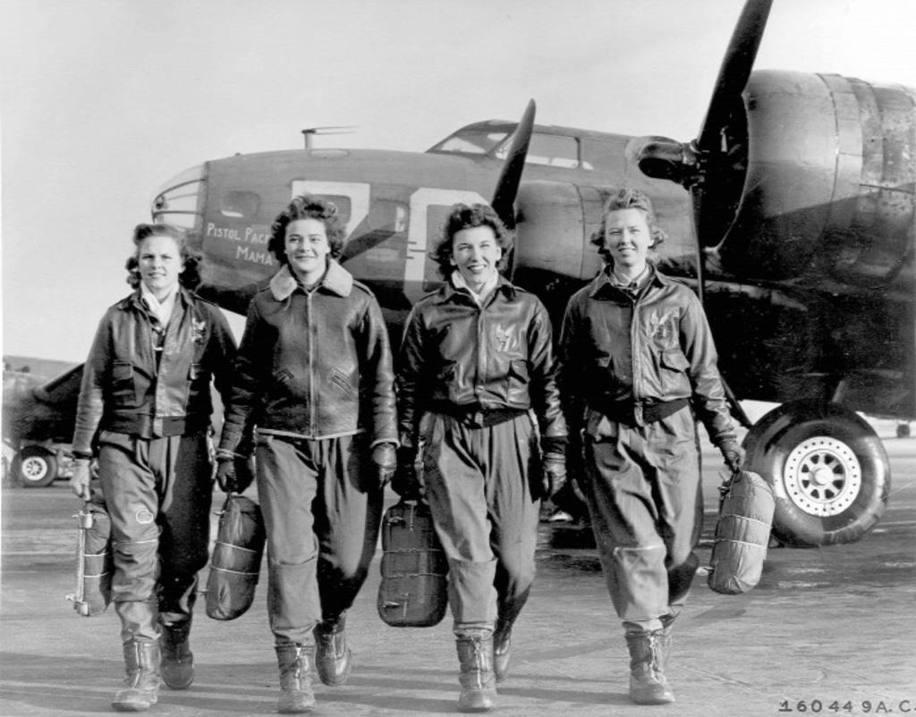 A nehézbombázókat női pilóták vezették… ja, nem