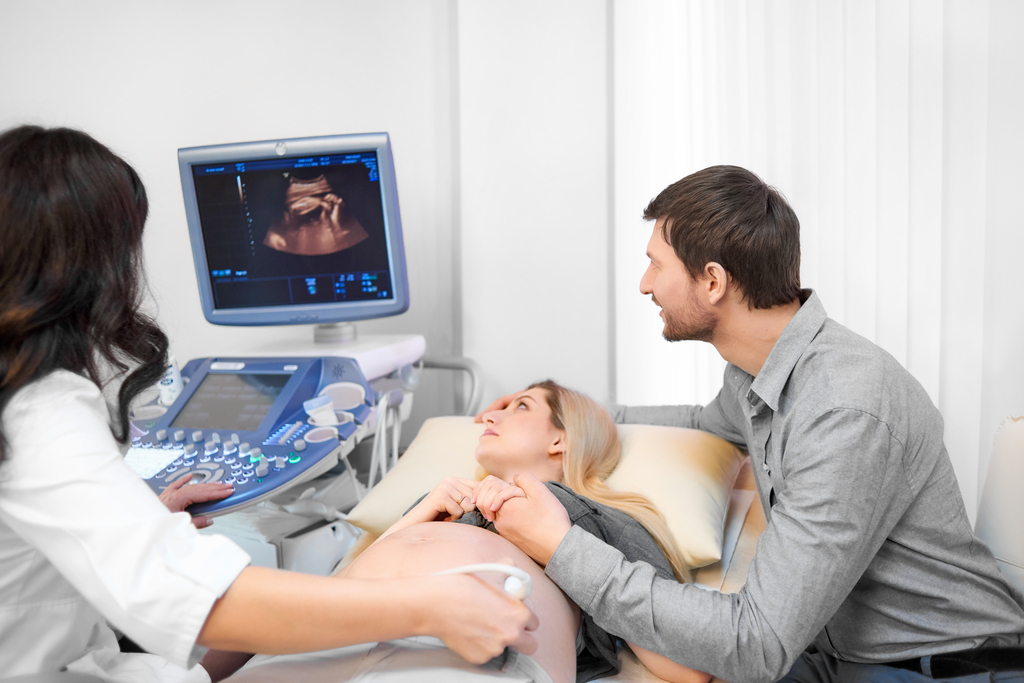 Videó a terhesség alatti szűrővizsgálatokról: melyek a legfontosabbak?