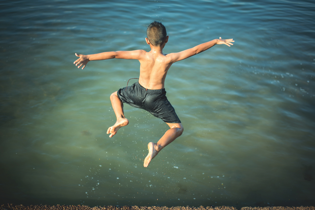 Medencék és más helyek, ahol megfulladhat a gyerek – a vízbe fulladásról