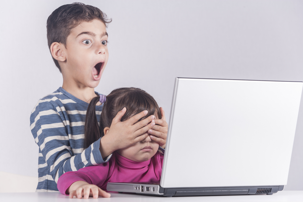 Te engedélyt kérsz a gyerekedtől, hogy kitárgyalhasd a neten?
