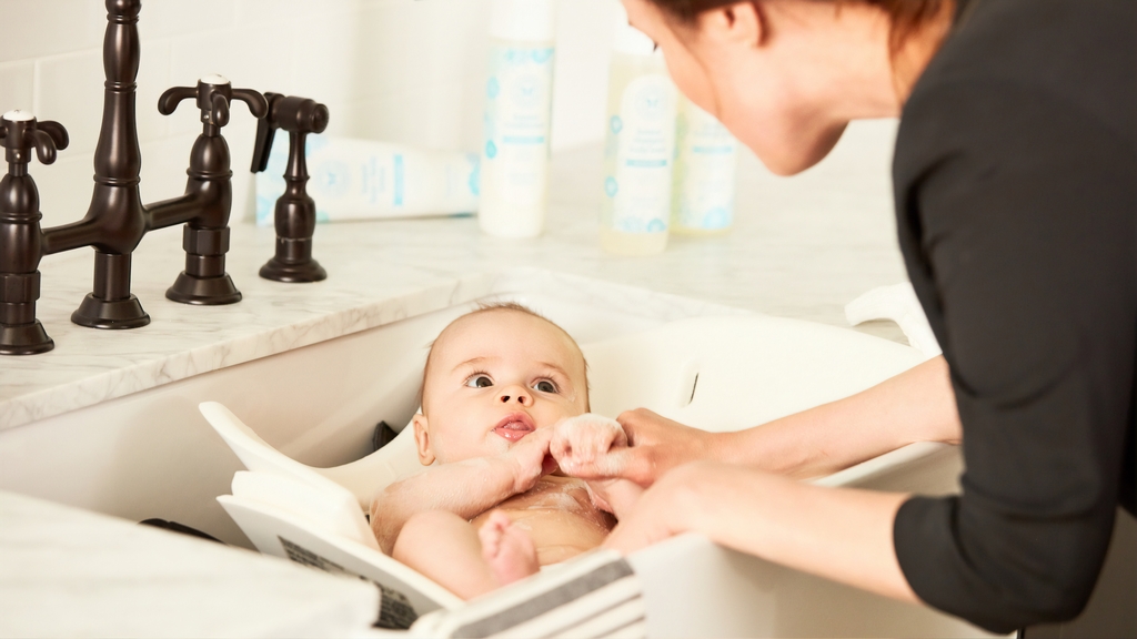 Kell-e naponta fürdetni a babát?